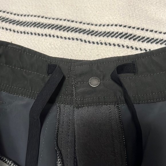 Like new Kuhl shorts - Picture 4 of 4